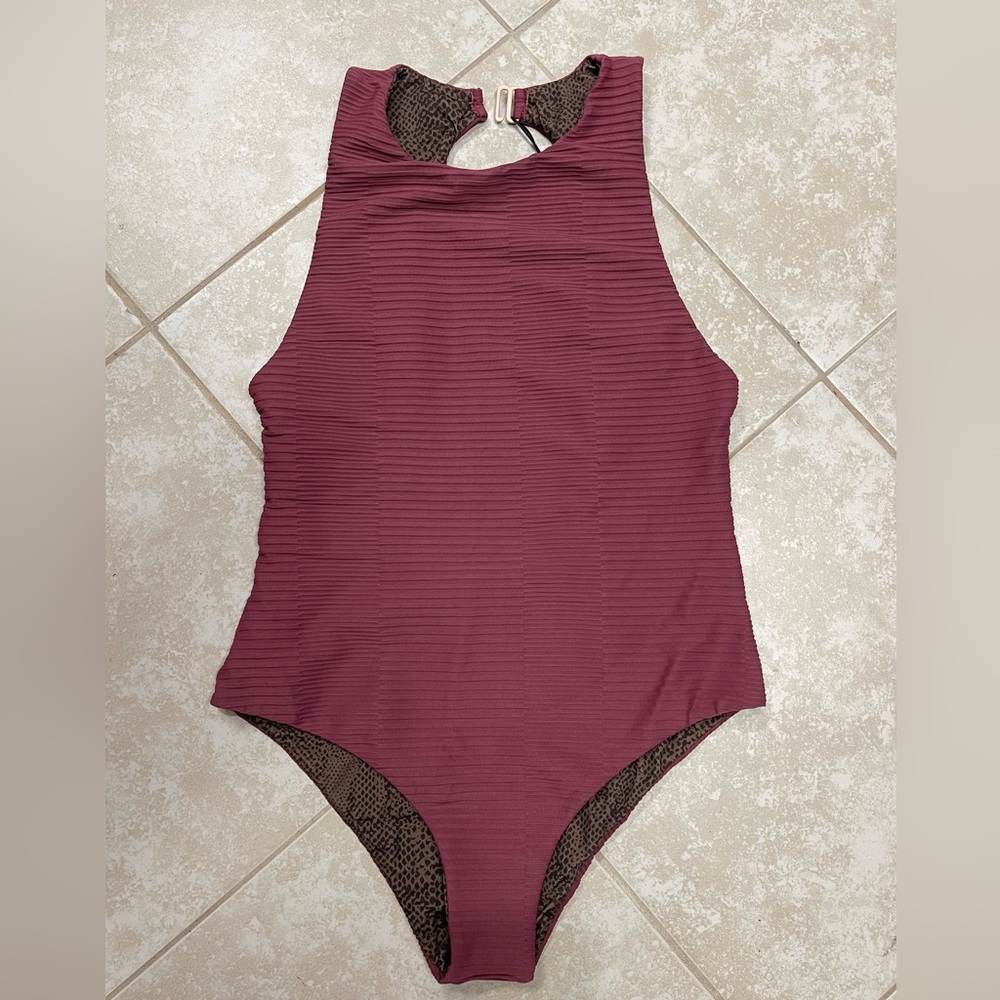 Acacia CECE Dual Ribbed Full Piece size Large in Rouge